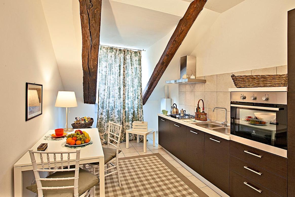 Golden Eagle Apartment Торино Екстериор снимка