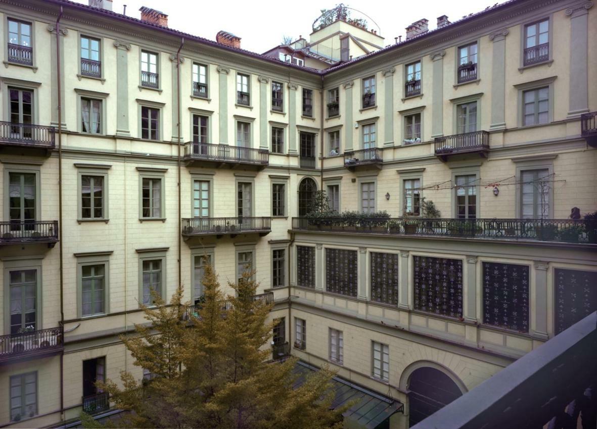 Golden Eagle Apartment Торино Екстериор снимка